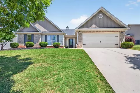 558 River Mist Cir, Jefferson, GA 30549