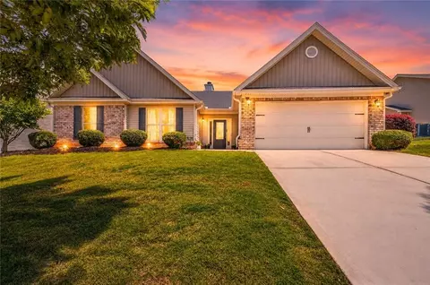 558 River Mist Cir, Jefferson, GA 30549