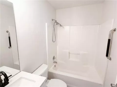 Bath - 90 Rolling Ridge Dr, Covington, GA 30016 photo 3 of 3