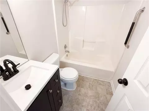 Bath - 90 Rolling Ridge Dr, Covington, GA 30016 photo 2 of 3