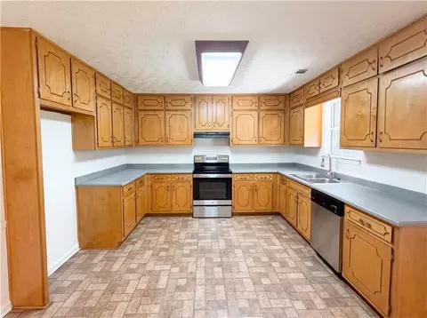Kitchen - 90 Rolling Ridge Dr, Covington, GA 30016 photo 2 of 3
