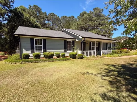 Exterior - 90 Rolling Ridge Dr, Covington, GA 30016 photo 2 of 5