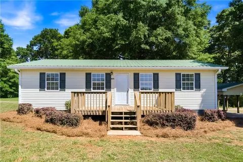 894 Lakeview Dr, Nicholson, GA 30565