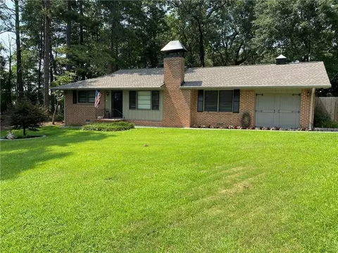 3727 Rainbow Cir, Snellville, GA 30039