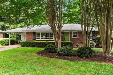 2477 Hunting Valley Dr, Decatur, GA 30033