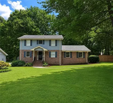 4056 White Oak Ln SW, Lilburn, GA 30047