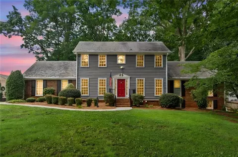 4352 White Oak Dr, Sugar Hill, GA 30518