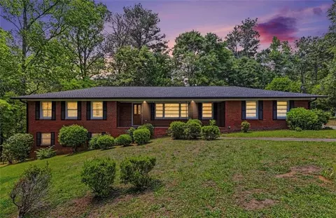 14 N Poplar St, Fairburn, GA 30213