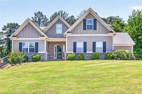 1171 Sterling Lake Dr, Jefferson, GA 30549