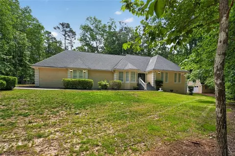 185 Courtland Dr, Fayetteville, GA 30215