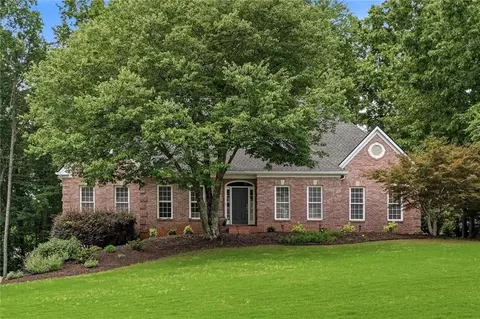 1095 Laurian Park Dr, Roswell, GA 30075