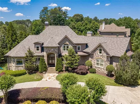 730 Glenairy Dr, Sandy Springs, GA 30328