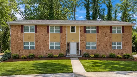 1610 Line Cir, Decatur, GA 30032
