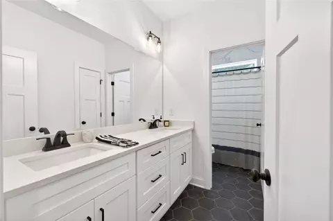 Bath - 61 Caden Ln, Athens, GA 30607 photo 2 of 6