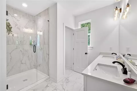 Bath - 61 Caden Ln, Athens, GA 30607 photo 3 of 6