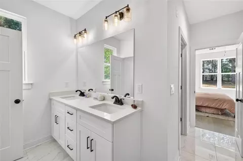 Bath - 61 Caden Ln, Athens, GA 30607 photo 4 of 6