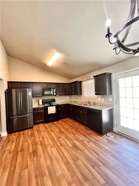 Kitchen - 94 Heather Ln, Commerce, GA 30529 photo 2 of 2