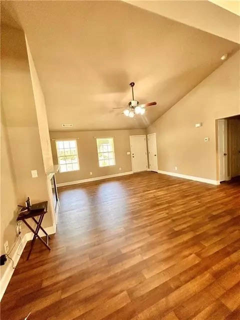 Living - 94 Heather Ln, Commerce, GA 30529 photo 4 of 4