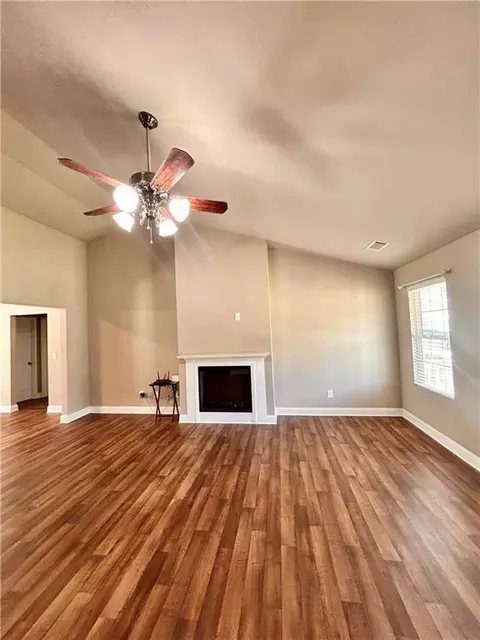 Living - 94 Heather Ln, Commerce, GA 30529 photo 3 of 4