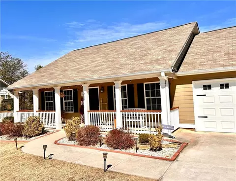 Exterior - 94 Heather Ln, Commerce, GA 30529 photo 2 of 10