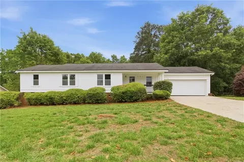 6867 Laurelwood Dr, Douglasville, GA 30135