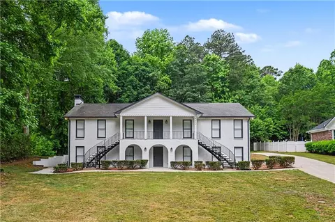 9011 Par Dr, Douglasville, GA 30134
