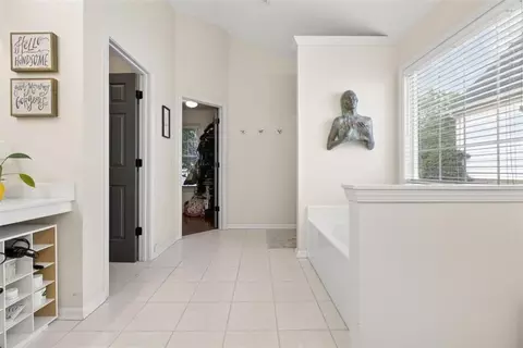 Entry Way - 2462 Oak Bluff Dr, Dacula, GA 30019 photo 2 of 2
