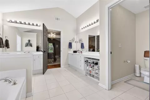 Bath - 2462 Oak Bluff Dr, Dacula, GA 30019 photo 5 of 9