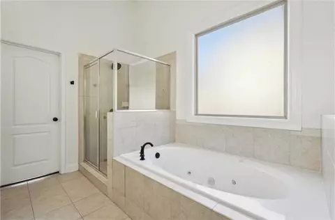 Bath - 448 Cape Ivey Dr, Dacula, GA 30019 photo 2 of 6