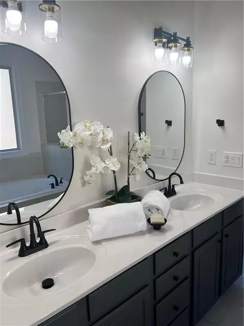 Bath - 448 Cape Ivey Dr, Dacula, GA 30019 photo 3 of 6