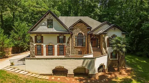 2864 Sandpiper Cir SW, Atlanta, GA 30311