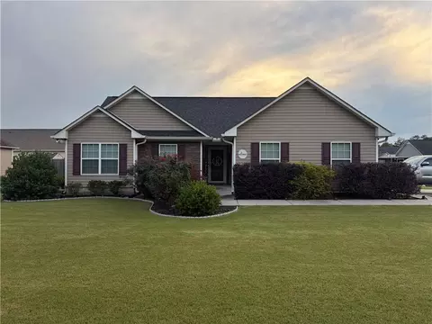 100 Legacy Ln, Calhoun, GA 30701