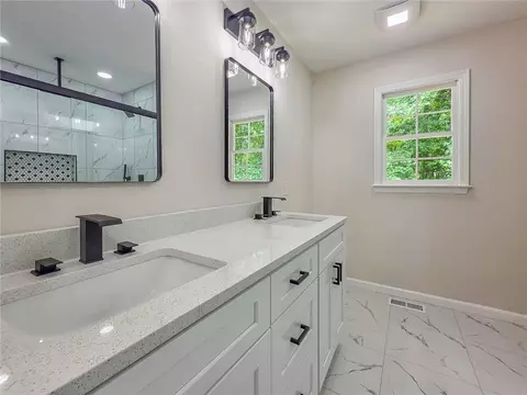 Bath - 265 Deep Step Rd, Covington, GA 30014 photo 3 of 5