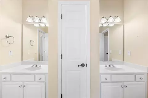 Bath - 6095 Bailey Ridge Dr, Duluth, GA 30097 photo 6 of 8