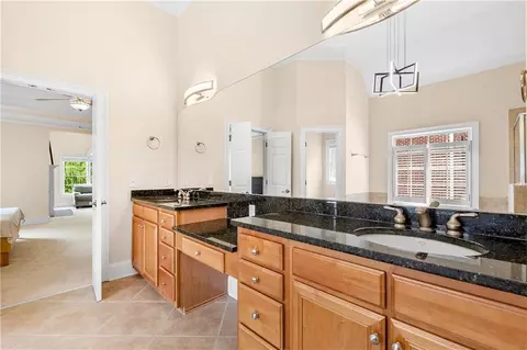 Bath - 6095 Bailey Ridge Dr, Duluth, GA 30097 photo 3 of 8