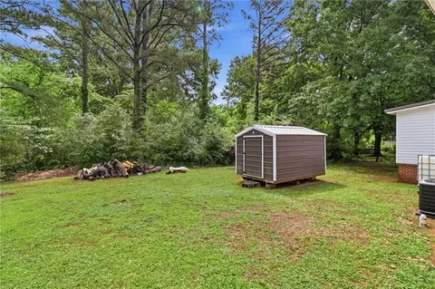 Exterior - 318 Circle Dr, Calhoun, GA 30701 photo 2 of 5