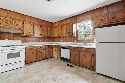Kitchen - 318 Circle Dr, Calhoun, GA 30701 photo 1 of 4