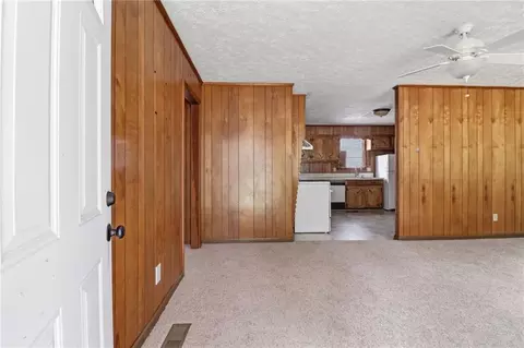 Living - 318 Circle Dr, Calhoun, GA 30701 photo 4 of 4
