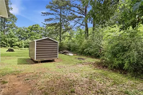 Exterior - 318 Circle Dr, Calhoun, GA 30701 photo 4 of 5