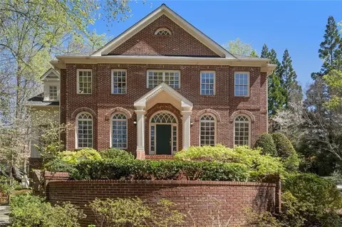 220 Sheridan Point Ln NE, Sandy Springs, GA 30342