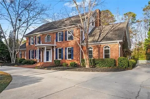 6203 Crestview Dr SE, Covington, GA 30014