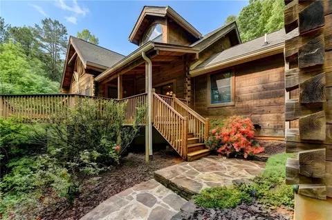 82 Walnut Grove Ln, Tiger, GA 30576