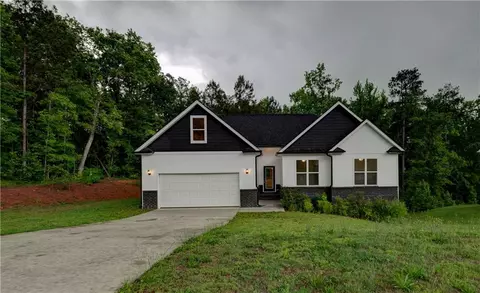 15 Cassidy Trl, Douglasville, GA 30134