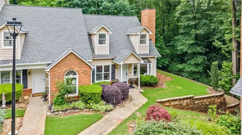 1022 Sasha Ln, Roswell, GA 30075