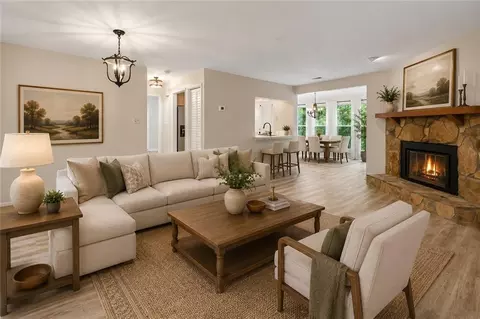 2214 Lake Pointe Cir, Roswell, GA 30075