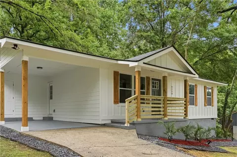 6118 Biscayne Dr, Forest Park, GA 30297