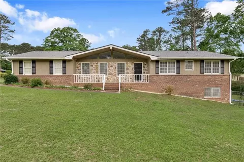696 N Plantation Ct, Lawrenceville, GA 30044