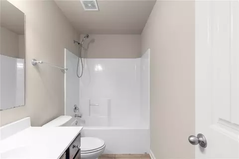 Bath - 2340 Cain Cir, Dacula, GA 30019 photo 4 of 5