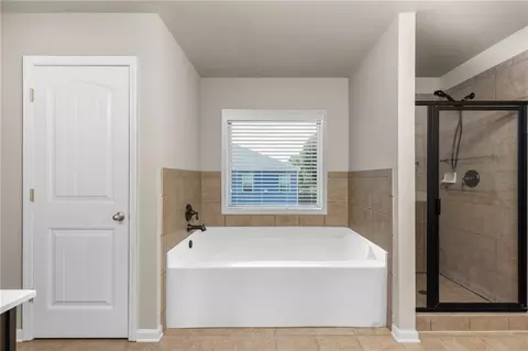 Bath - 2340 Cain Cir, Dacula, GA 30019 photo 5 of 5