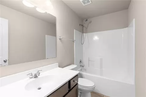 Bath - 2340 Cain Cir, Dacula, GA 30019 photo 3 of 5